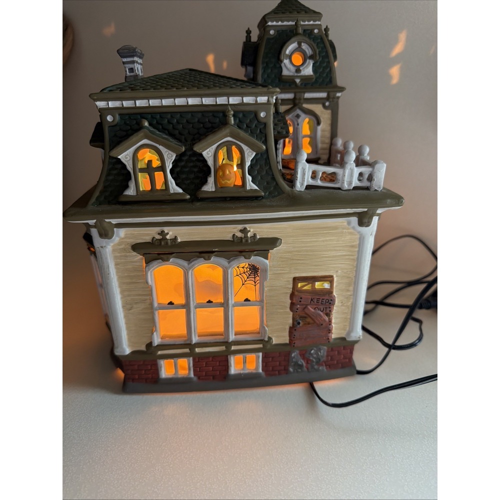 Dept 56 54935 Haunted Mansion House Manor Animated Halloween Snow Village 1998 - Picture 7 of 13